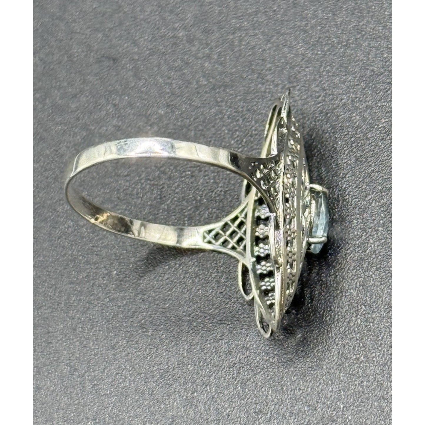 EUC Sterling Silver Genuine Blue Topaz Filigree Ring Size 7.00 925 Q21