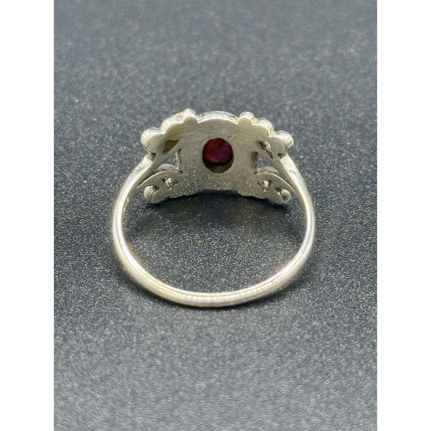 EUC Sterling Silver Genuine Garnet Bezel Ring Size 8.00 925 Q21
