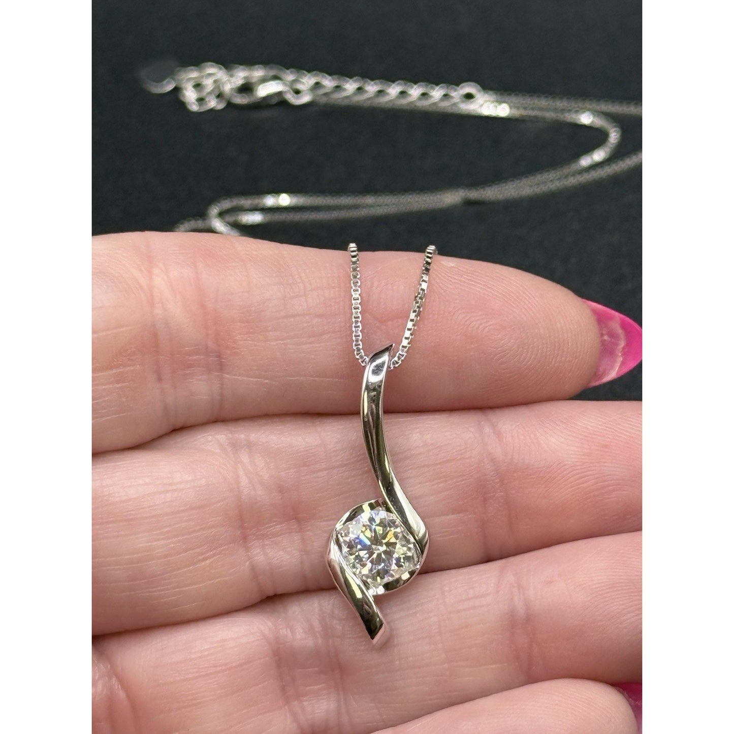 New Condition 18” Sterling Silver Moissanite Modernist Pendant Necklace GRA