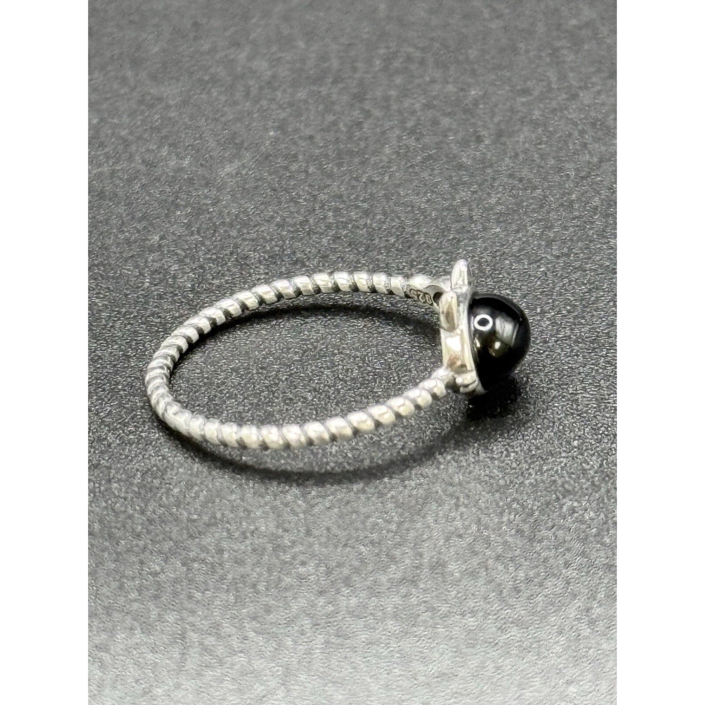 New Condition Sterling Silver Dainty Cat Fish Onyx Ring Size 7.00