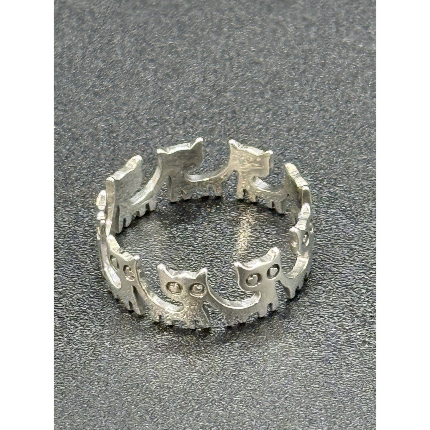 New Condition Sterling Silver Cats Band Ring Size 9.50