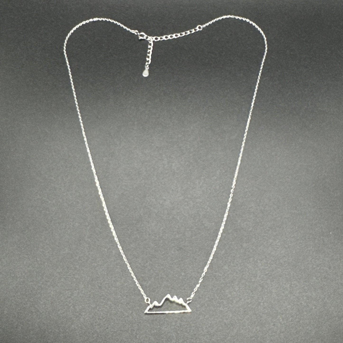 New Condition Sterling Silver 18” Mountain Necklace 925 T29