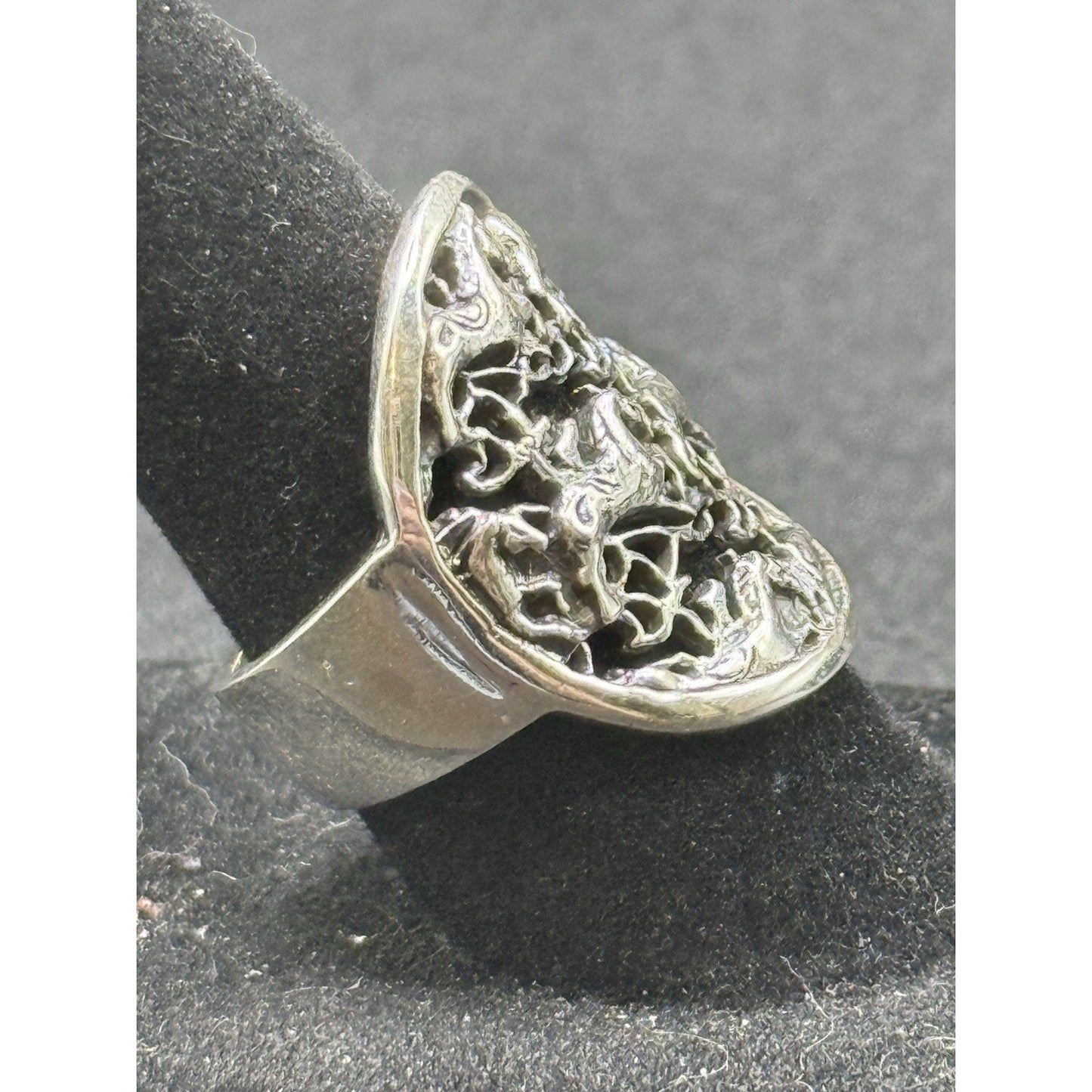 New Condition Sterling Silver Horses Galloping Signet Ring Size 7.00