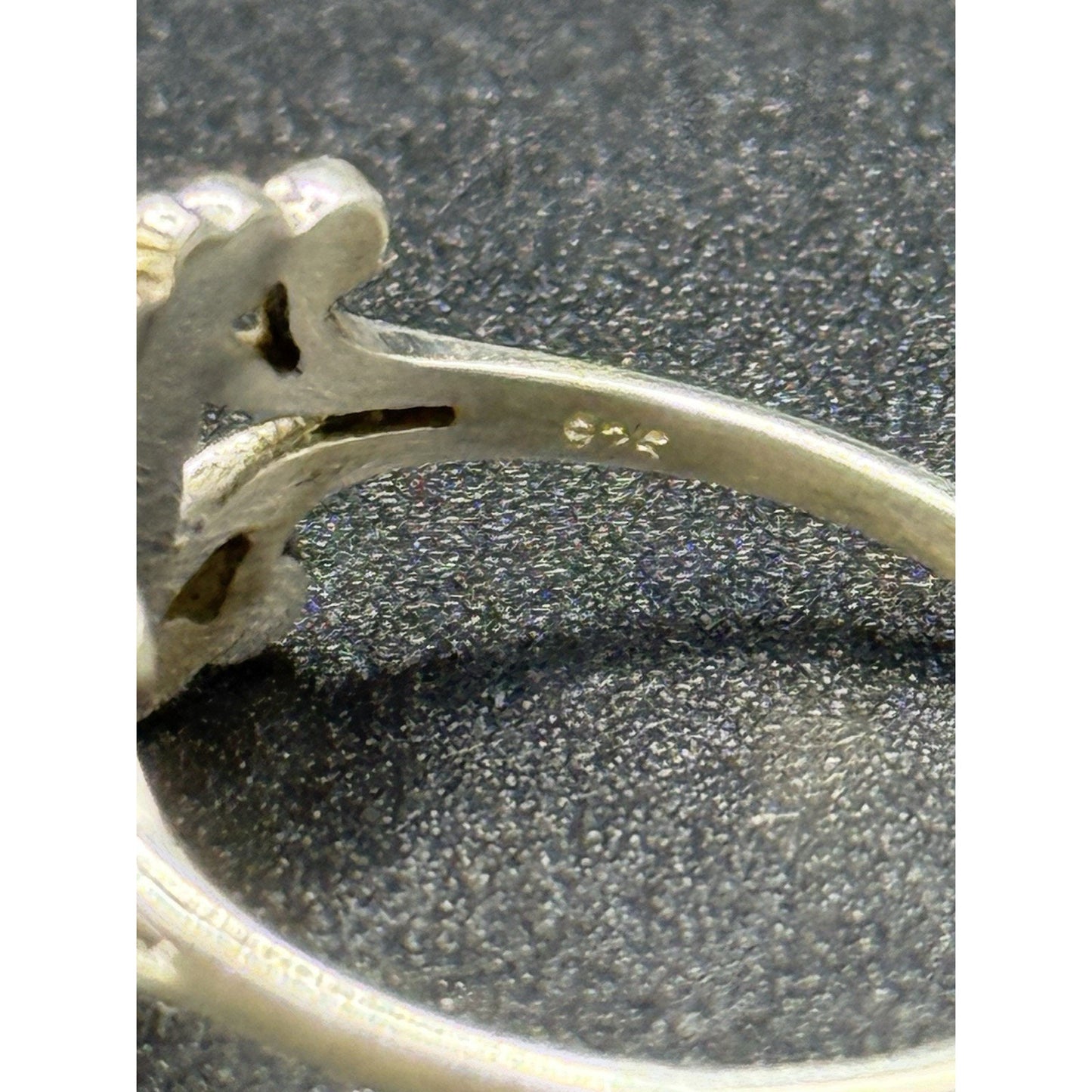 EUC Sterling Silver Genuine Garnet Bezel Ring Size 8.00 925 Q21