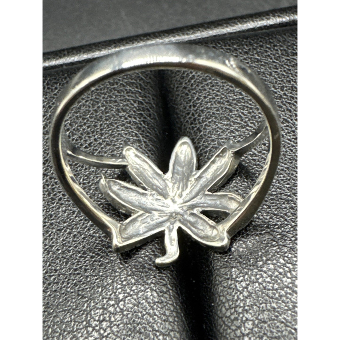 New Condition Sterling Silver Marijuana Leaf Ring 925 Size 10