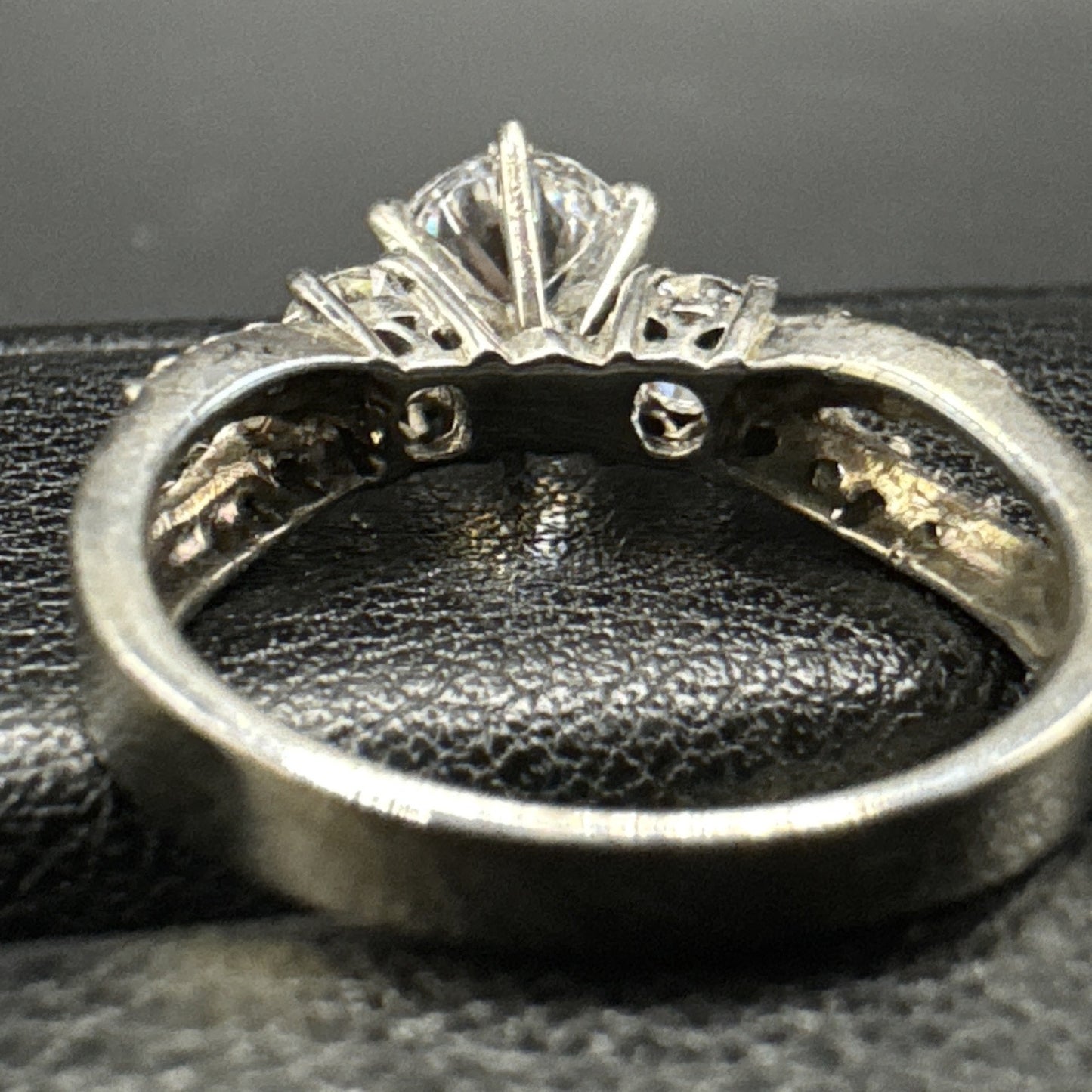 EUC Sterling Silver CZ Split Shank Ring 925 Size 6.5 #8 P2