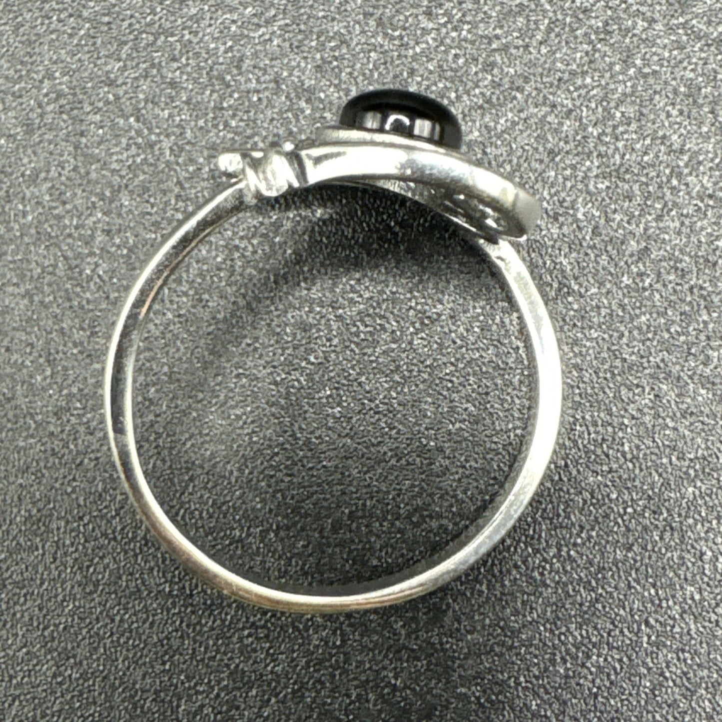 New Condition Sterling Silver Onyx Heart Key Bypass Ring 925 Size 7