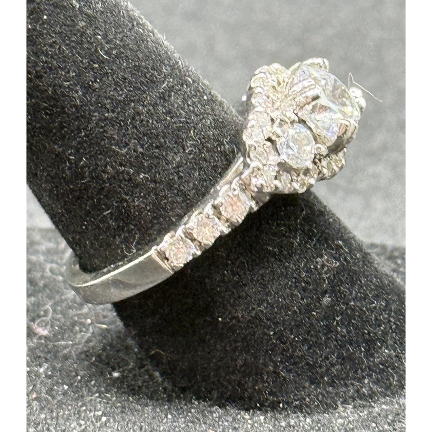 EUC Sterling Silver Cubic Zirconia 3-Stone Halo Ring Size 6.25 Q23