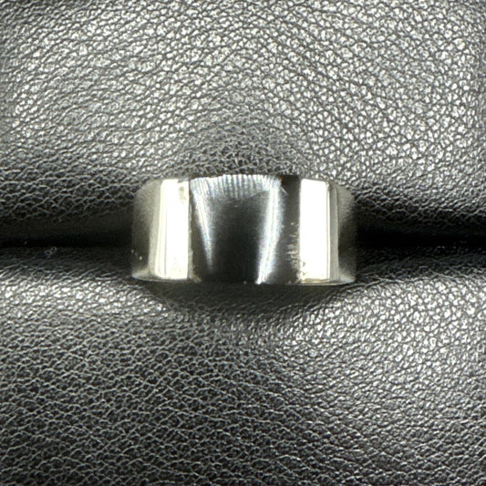 New Condition Sterling Silver Onyx Domed Signet Ring 925 Size 7