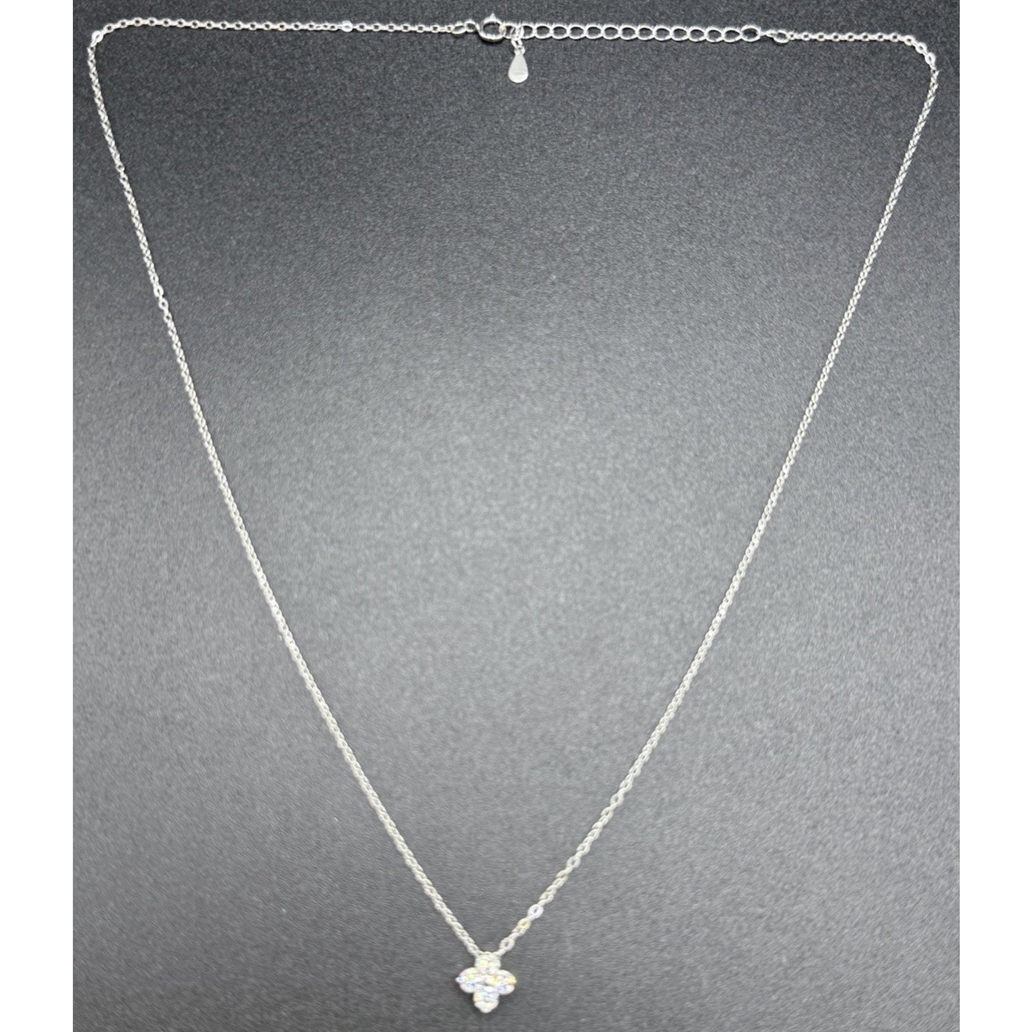 New Condition 18” Sterling Silver Moissanite Clover Pendant Necklace GRA