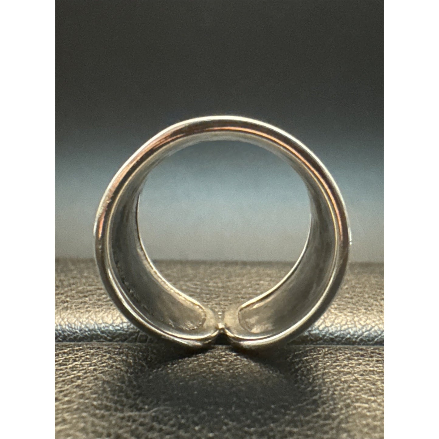 New Condition Sterling Silver 19mm Hammered Band Ring Size 6.5 Concave