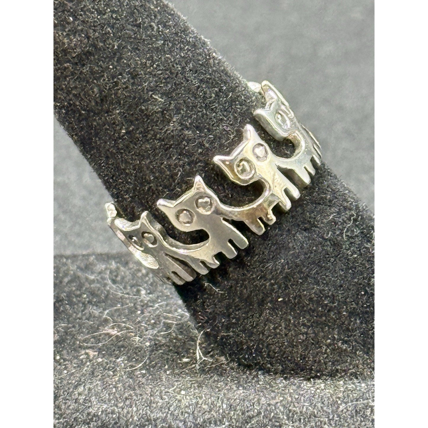 New Condition Sterling Silver Cats Band Ring Size 5.50 925