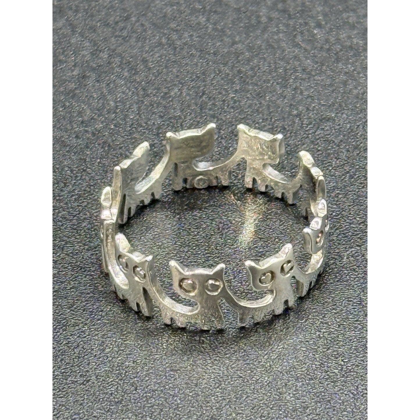 New Condition Sterling Silver Cats Band Ring Size 9.50
