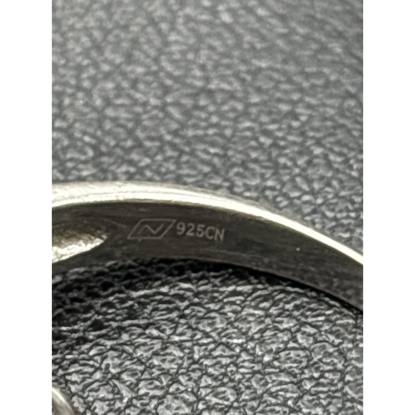 EUC Sterling Silver Green Cubic Zirconia Ring Size 6.00 3 Grams X15