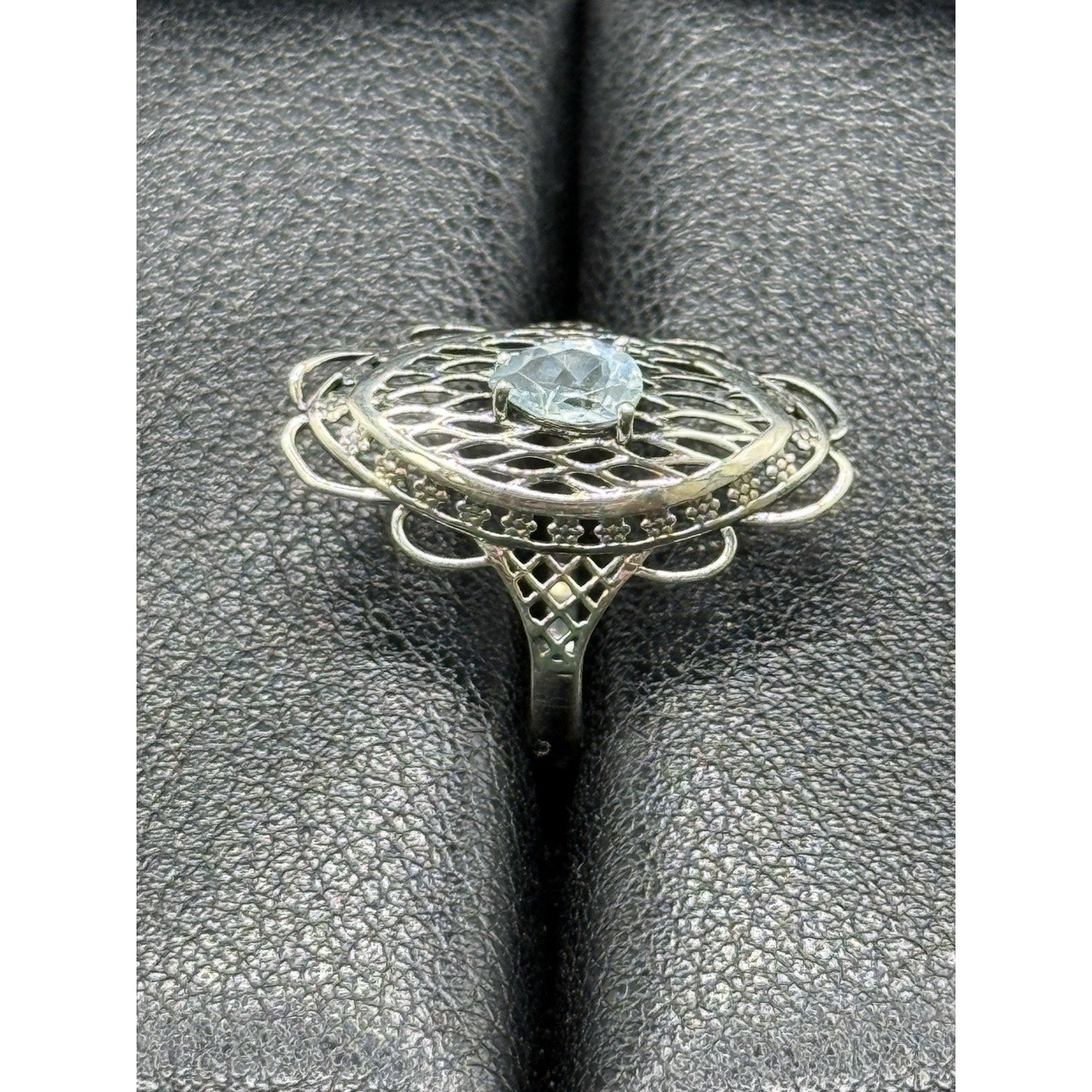 EUC Sterling Silver Genuine Blue Topaz Filigree Ring Size 7.00 925 Q21