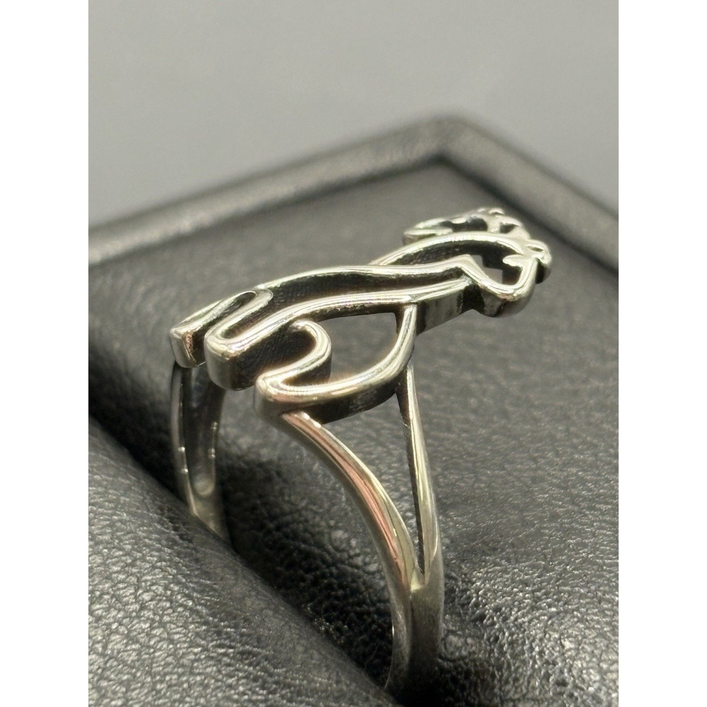 New Condition Sterling Silver Hugging Giraffes Ring Size 7
