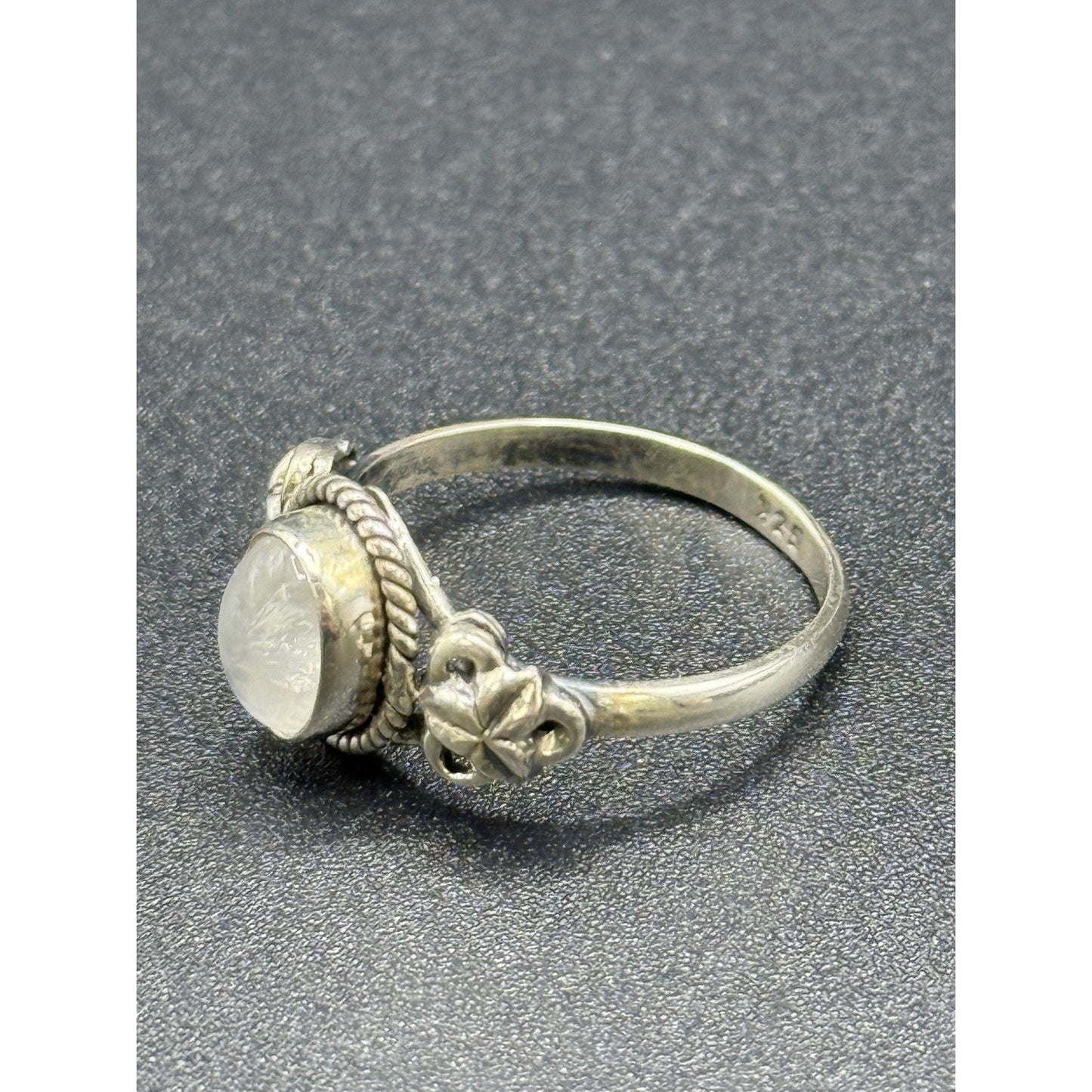 New Condition Sterling Silver Genuine Moonstone Ring Size 7.00 925