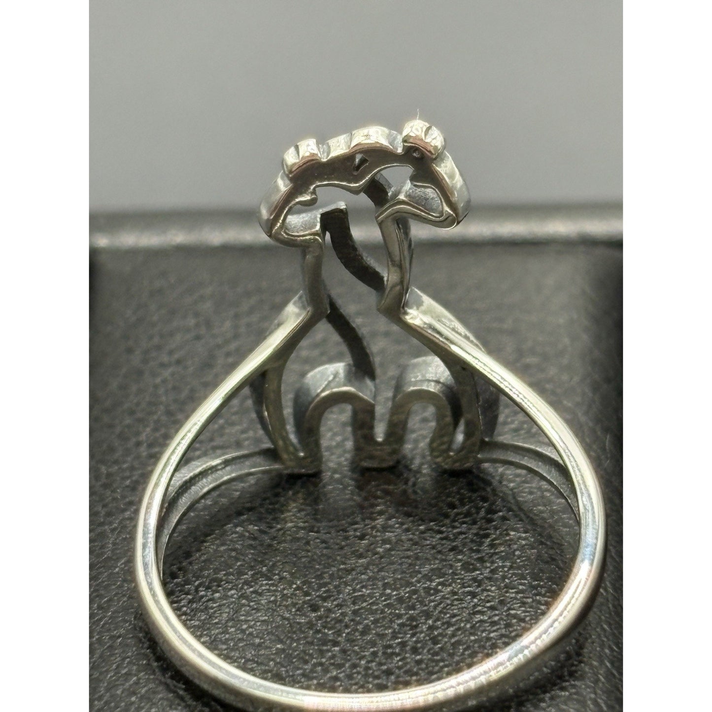 New Condition Sterling Silver Hugging Giraffes Ring Size 7