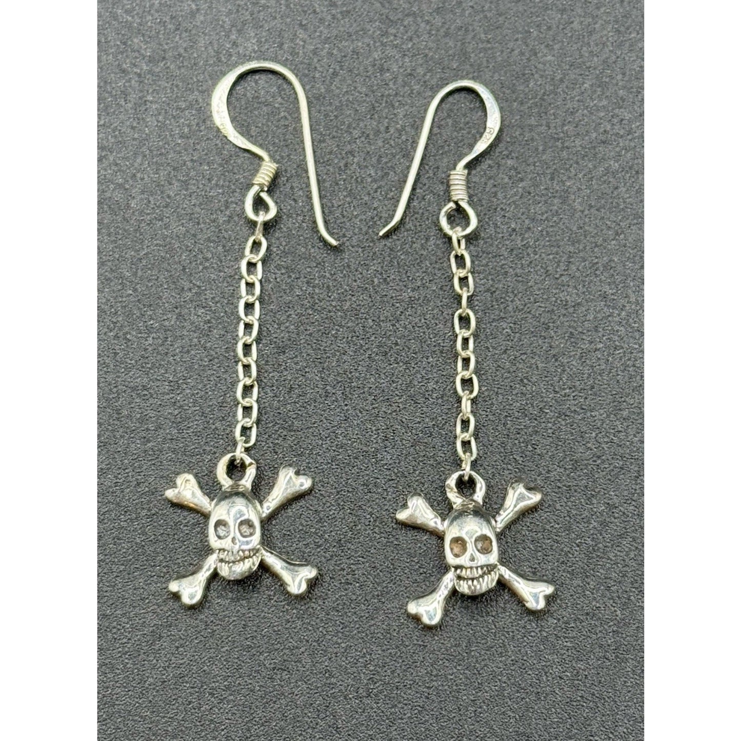 New Condition Sterling Silver Dangle Skull Jolly Roger Earrings 925