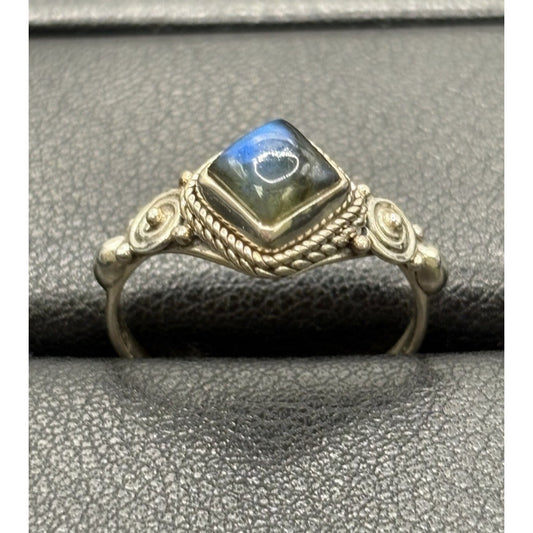 EUC Sterling Silver Genuine labradorite Dainty Ring Size 8 W23
