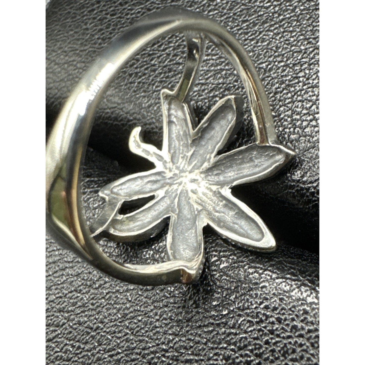 New Condition Sterling Silver Marijuana Leaf Ring 925 Size 7