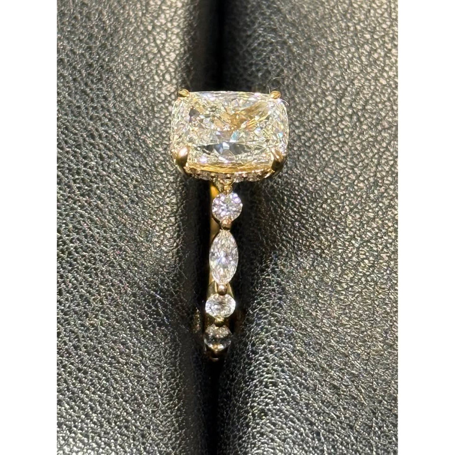 Brand New 14k Yellow Gold 3.03 Long Cushion  Lab Grown Diamond Ring E Color VS1 Clarity IGI