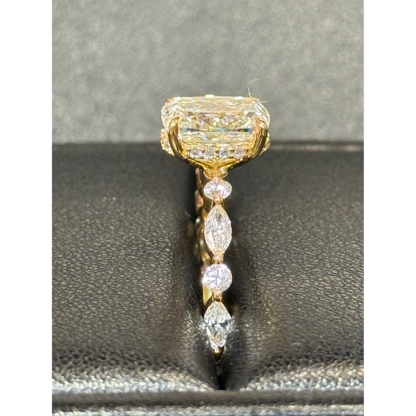 Brand New 14k Yellow Gold 3.03 Long Cushion  Lab Grown Diamond Ring E Color VS1 Clarity IGI