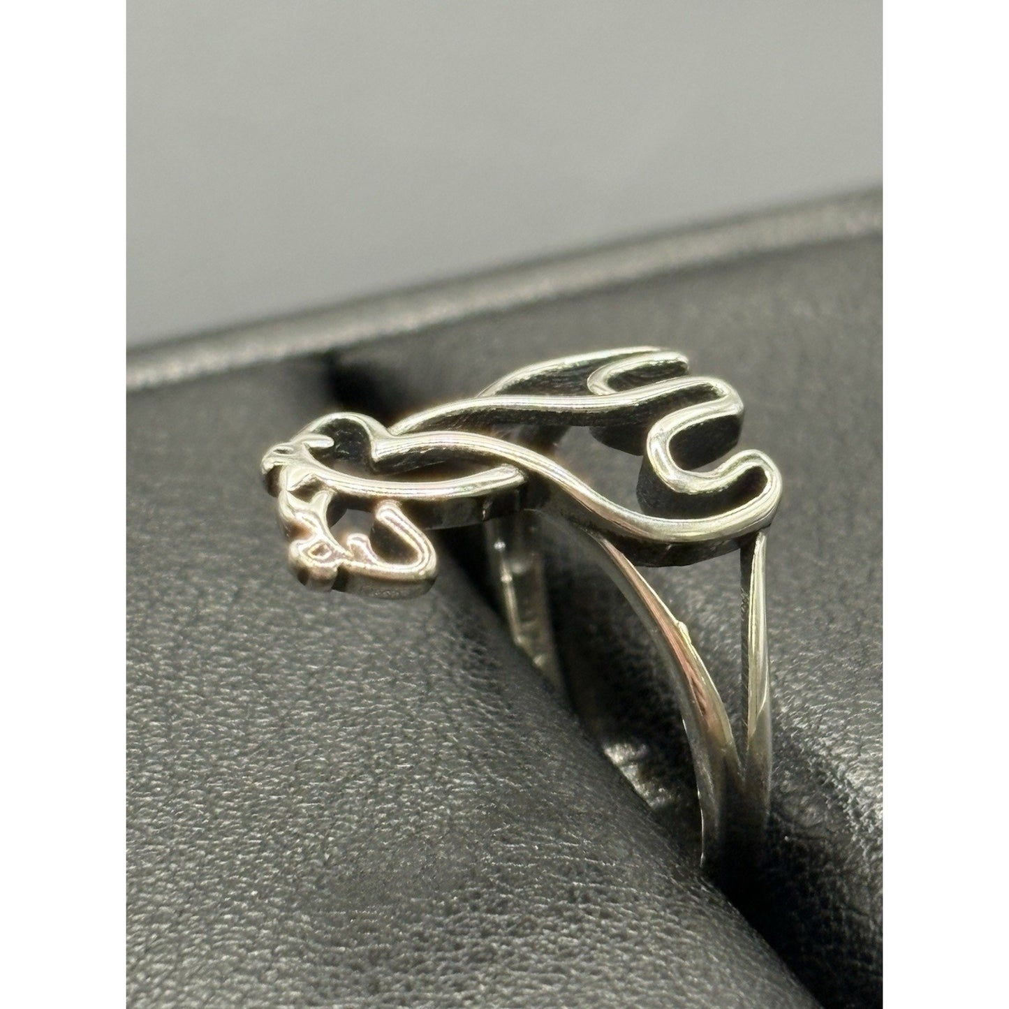 New Condition Sterling Silver Hugging Giraffes Ring Size 7