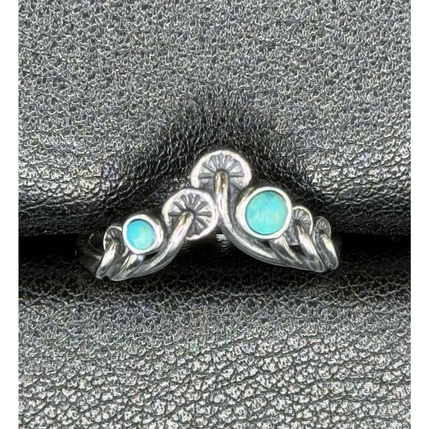 New Condition Sterling Silver Mushrooms Genuine Turquoise Ring Size 7.00 925