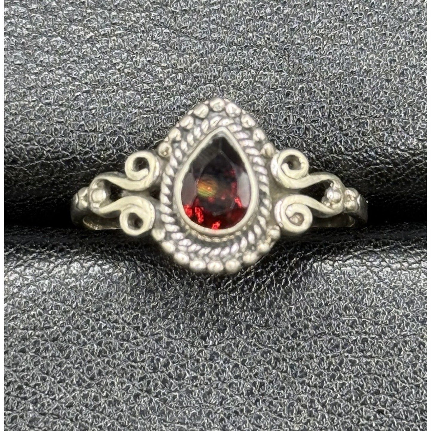 EUC Sterling Silver Genuine Ruby Tear Drop Ring Size 10.00 925 Q21