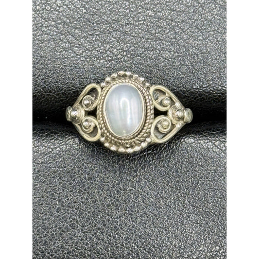 EUC Sterling Silver Genuine Pearl Cabachon Bezel Ring Size 6.00 925 Q21