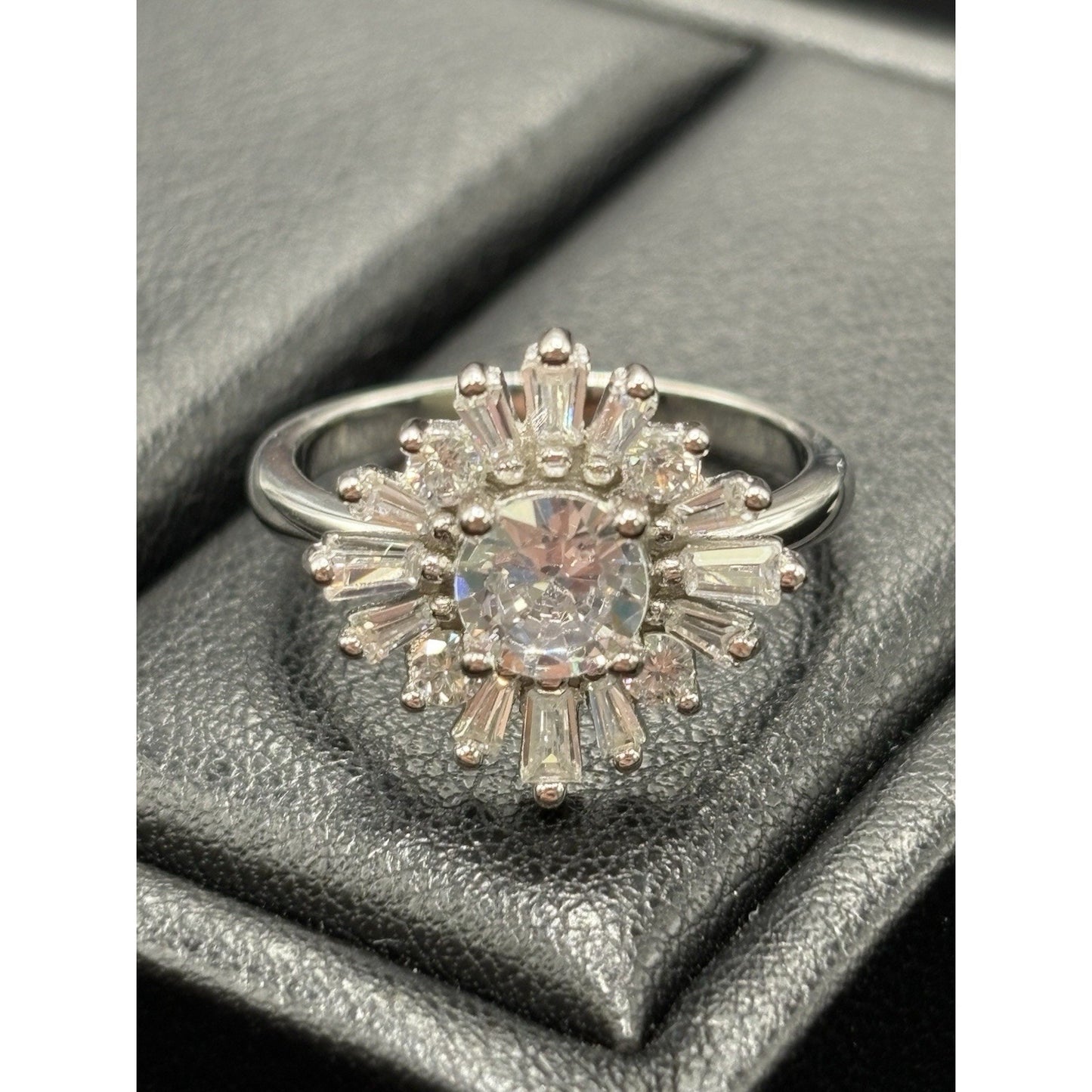 New Condition Starburst Sterling Silver Cubic Zirconia Starburst Ring Size 7