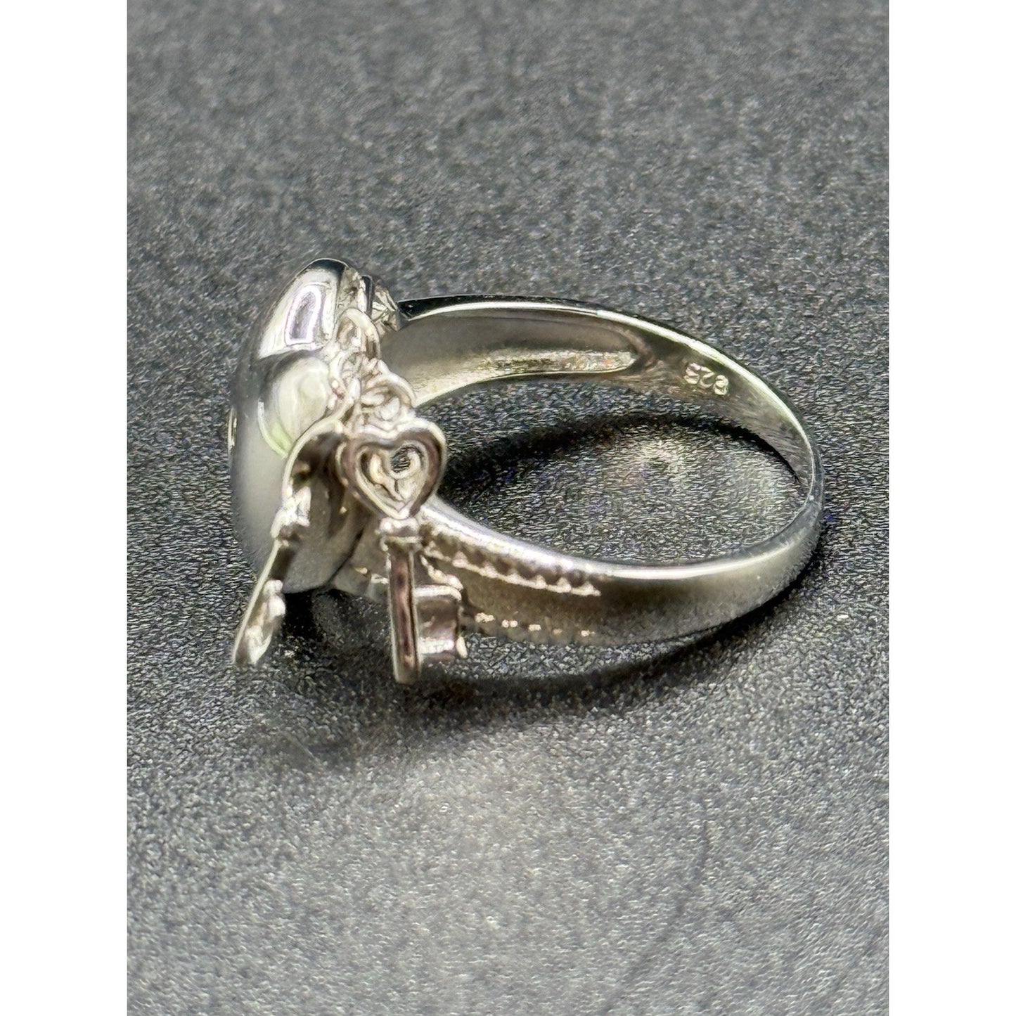 New Condition Sterling Silver Heart Locket Key Ring Size 7.00