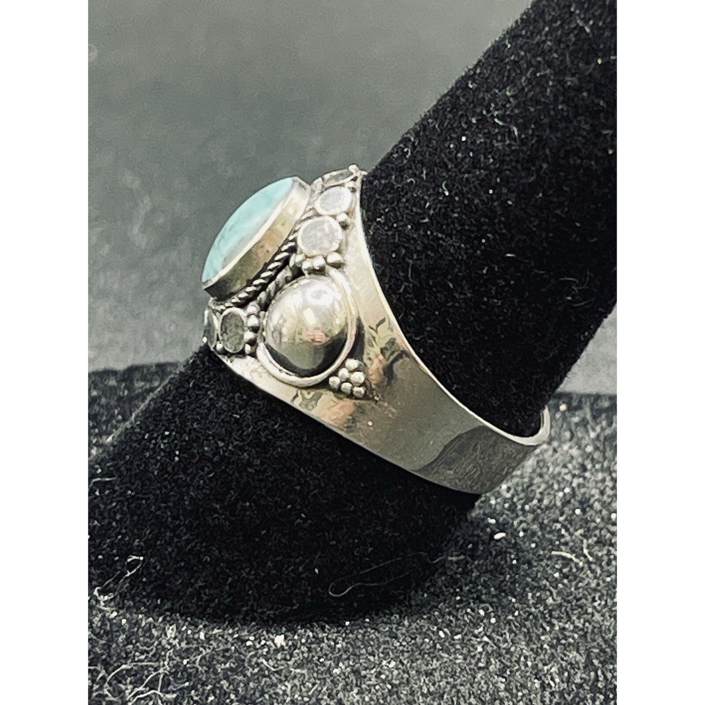 New Condition Sterling Silver Bali Style Turquoise Ring Size 7.00