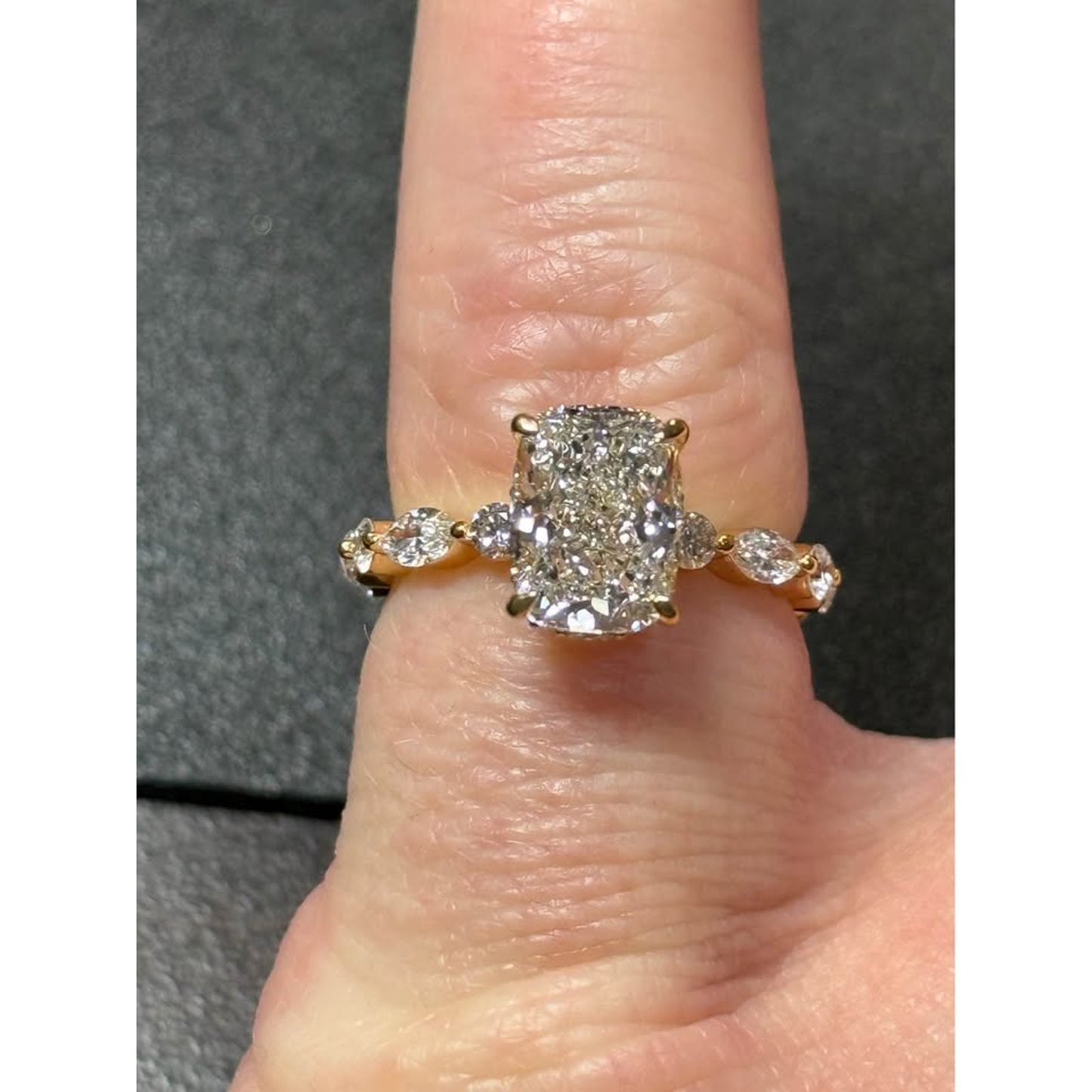 Brand New 14k Yellow Gold 3.03 Long Cushion  Lab Grown Diamond Ring E Color VS1 Clarity IGI
