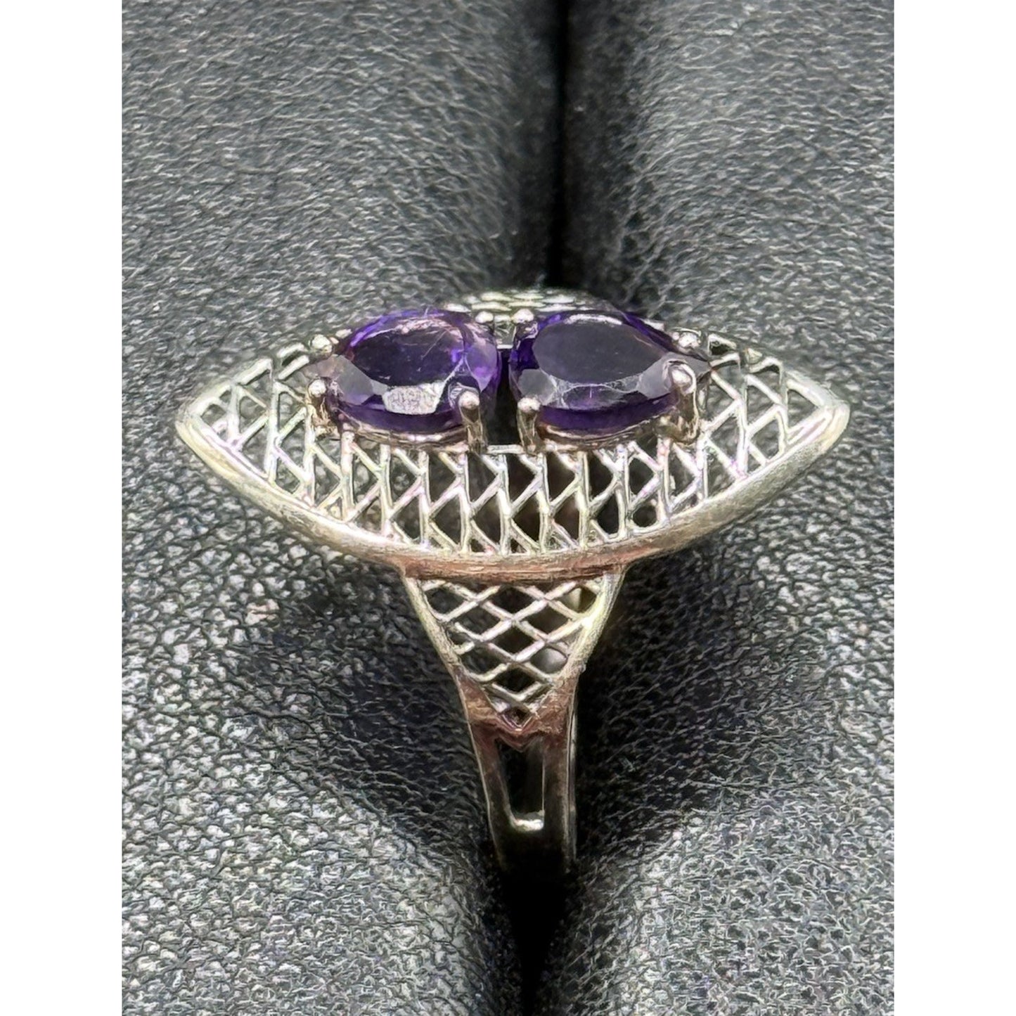 EUC Sterling Silver Double Amethyst Oblong Ring Size 8.00 Q24