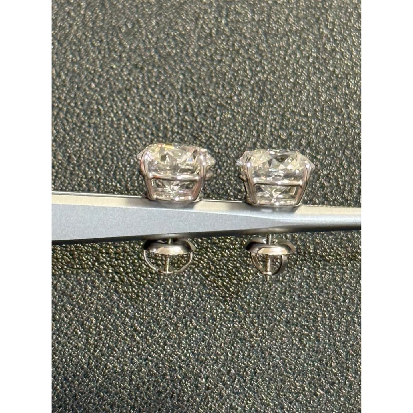 6.18 Total Weight Round Lab Grown Diamond Stud Earrings E Color VS1/VVS2 Clarity IGI Screw backs