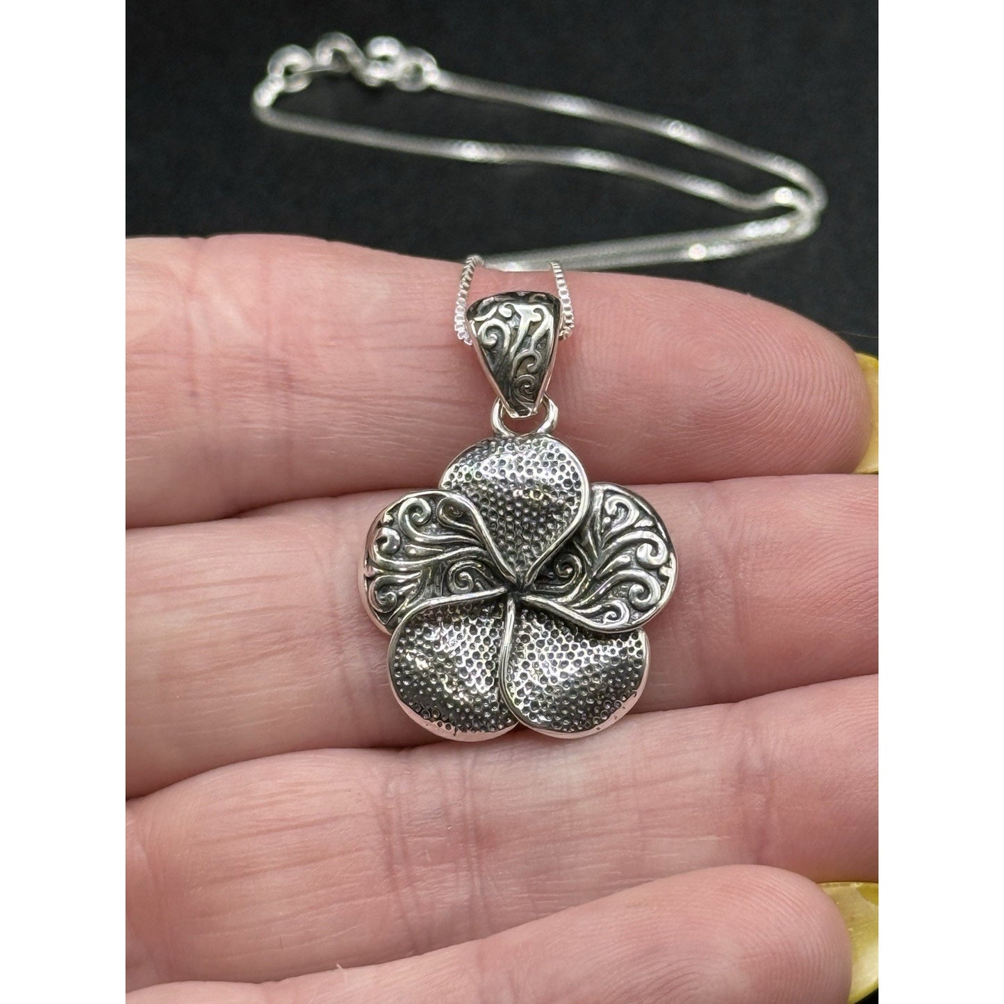 New Condition 18” Sterling Silver Plumeria Pendant Necklace 925