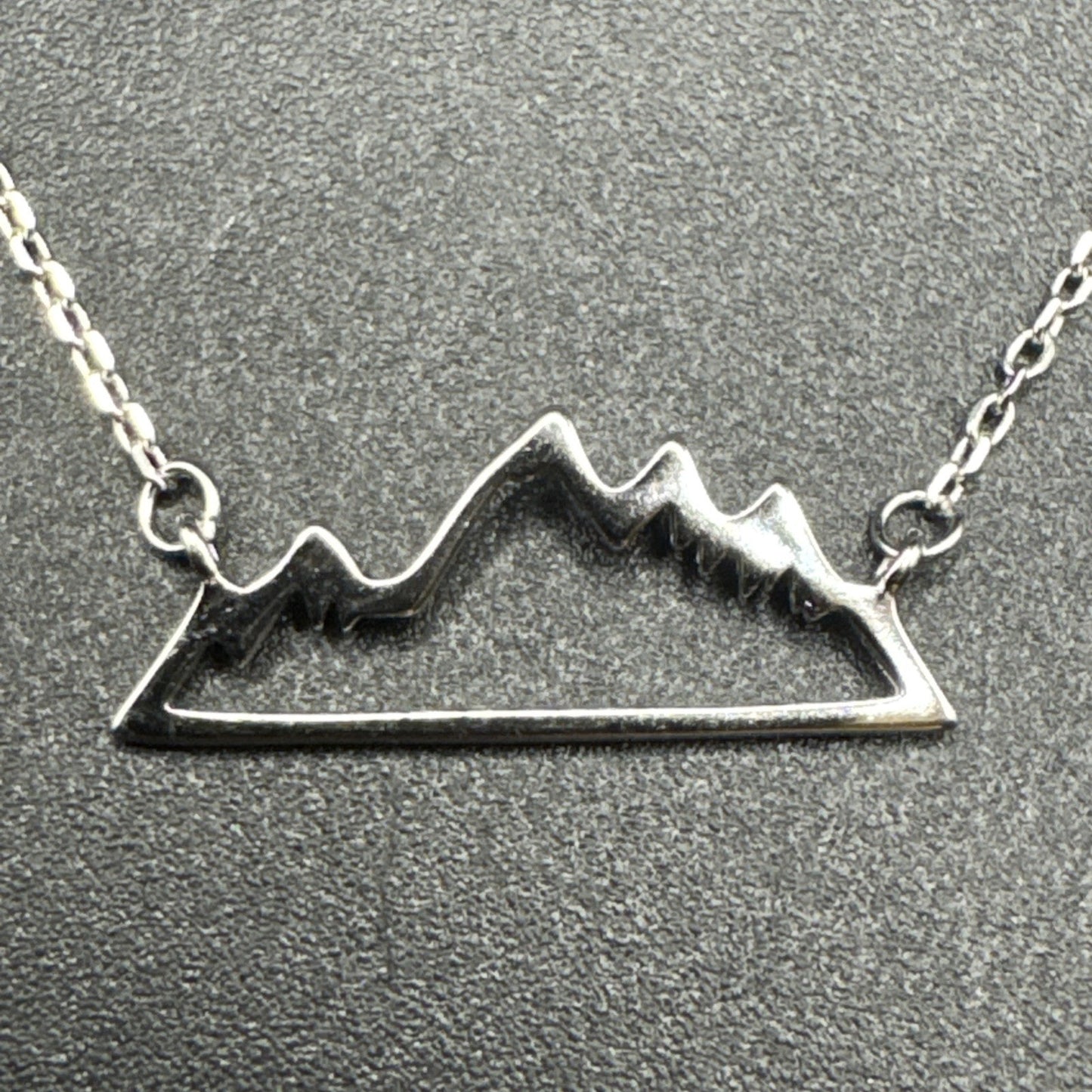 New Condition Sterling Silver 18” Mountain Necklace 925 T29