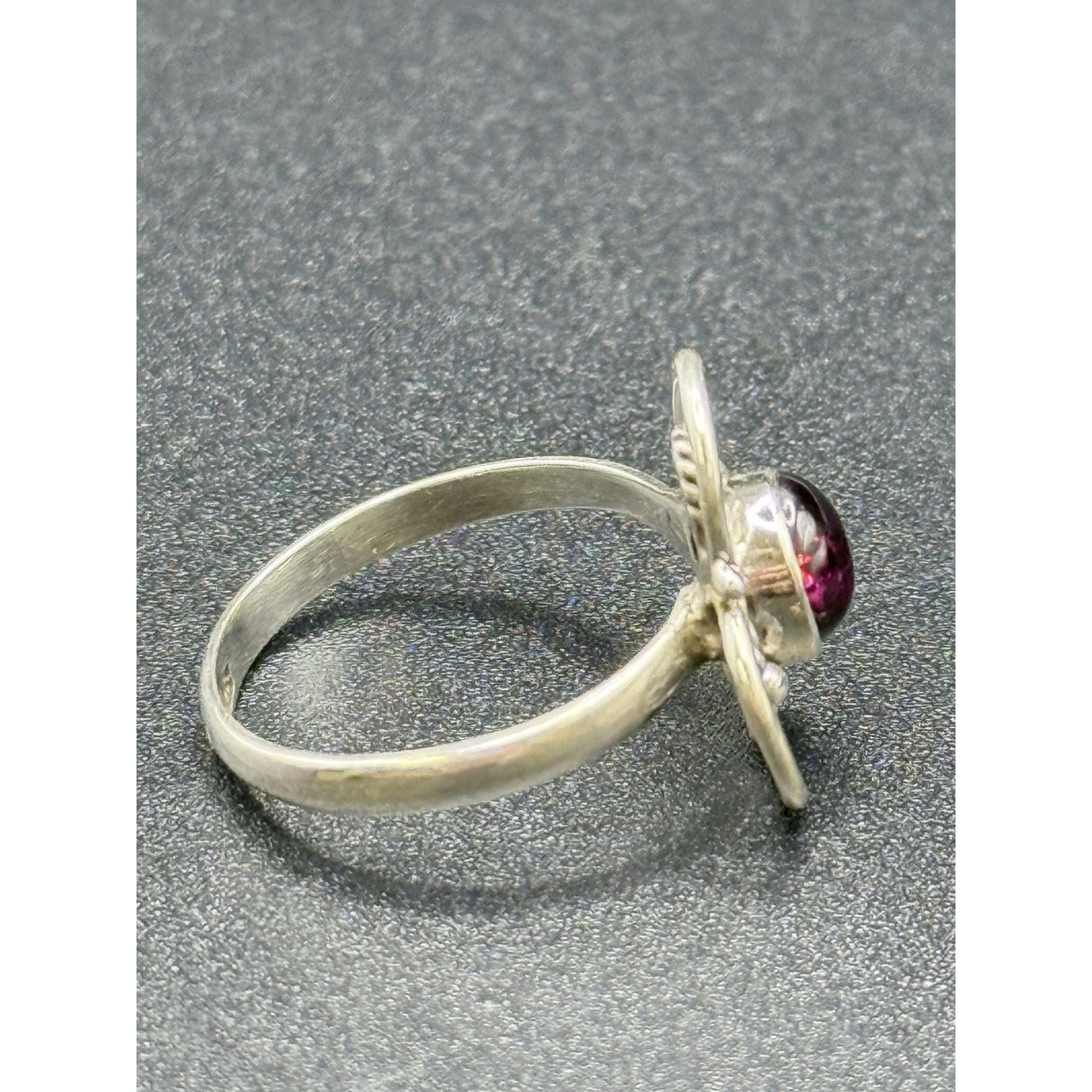 EUC Sterling Silver Genuine Rhodolite Garnet Ring Size 6.00 Q7