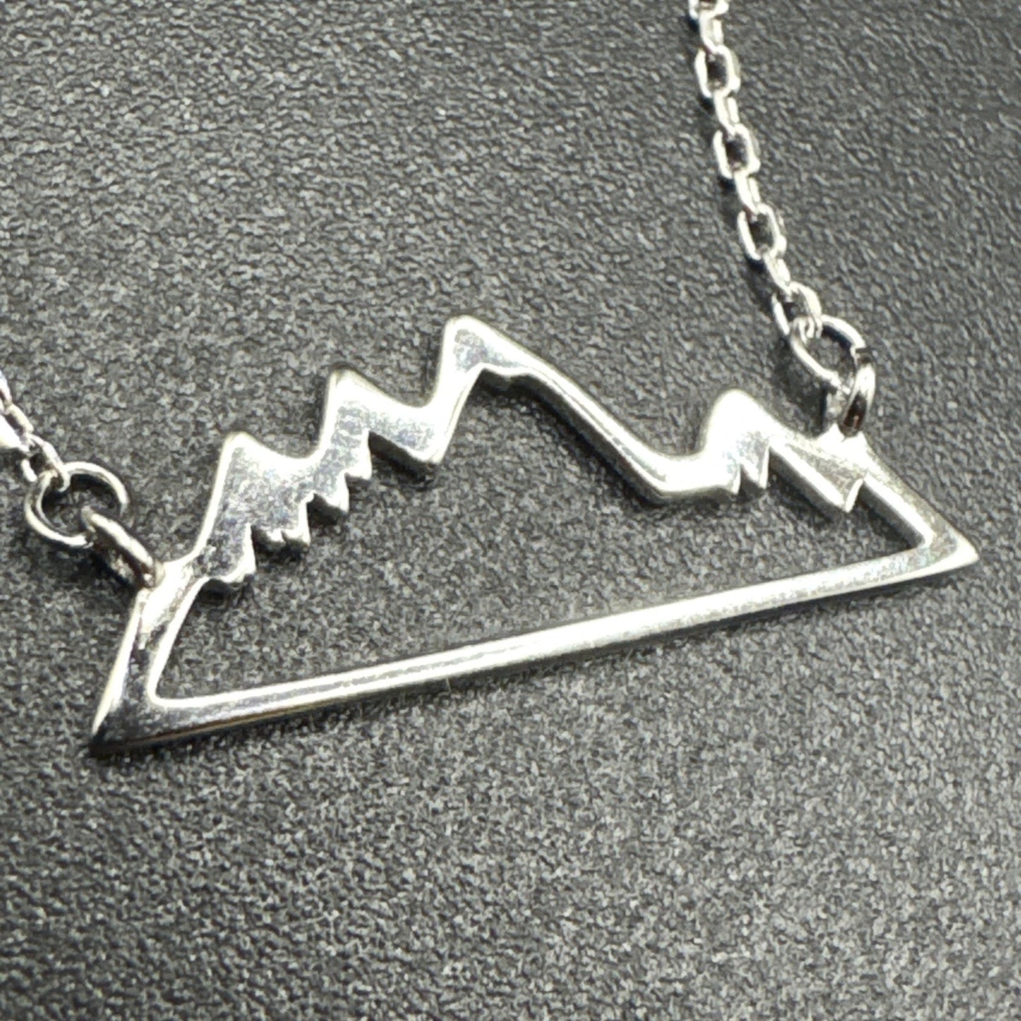 New Condition Sterling Silver 18” Mountain Necklace 925 T29