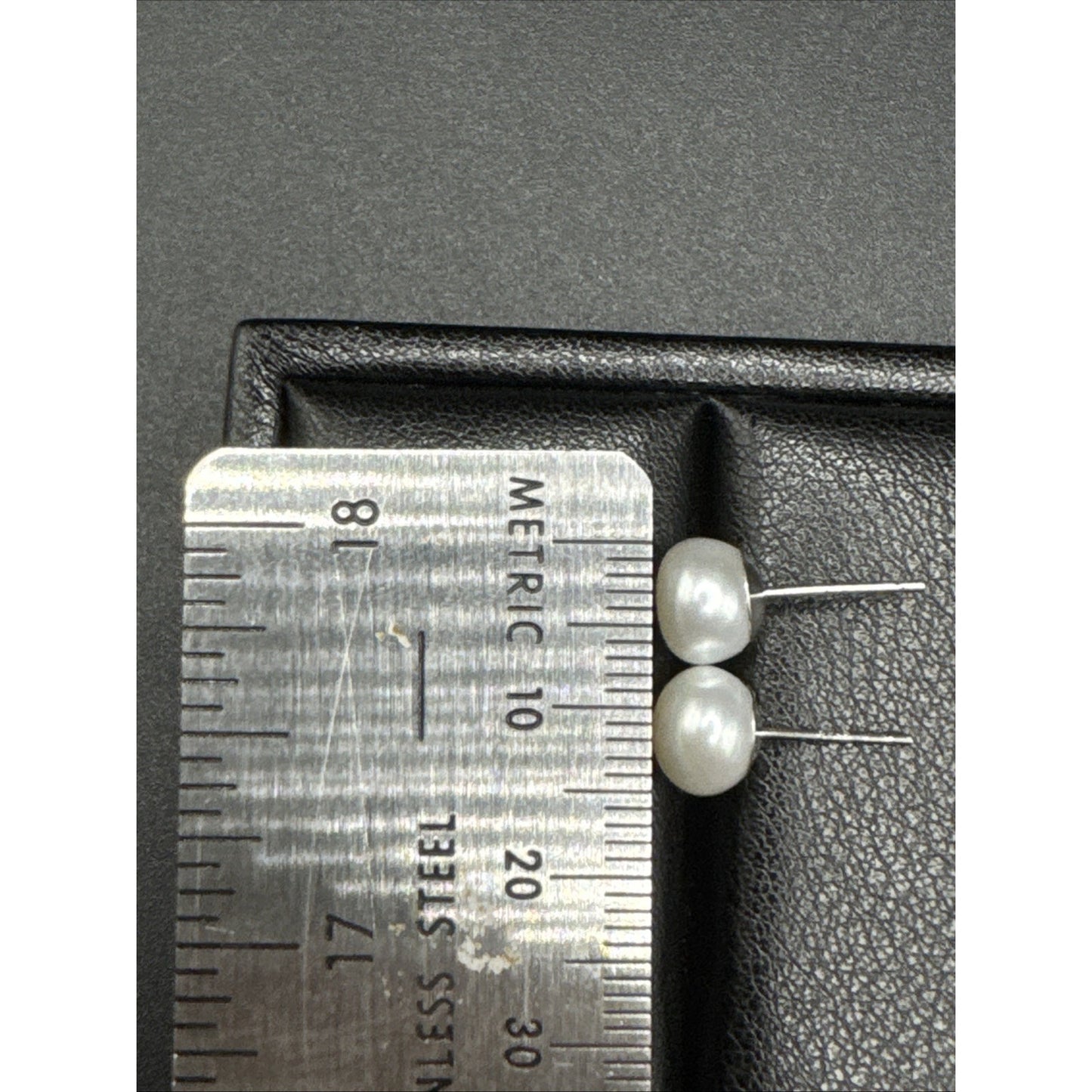 New Condition Sterling Silver Freshwater Pearl 8mm Stud Earrings 925