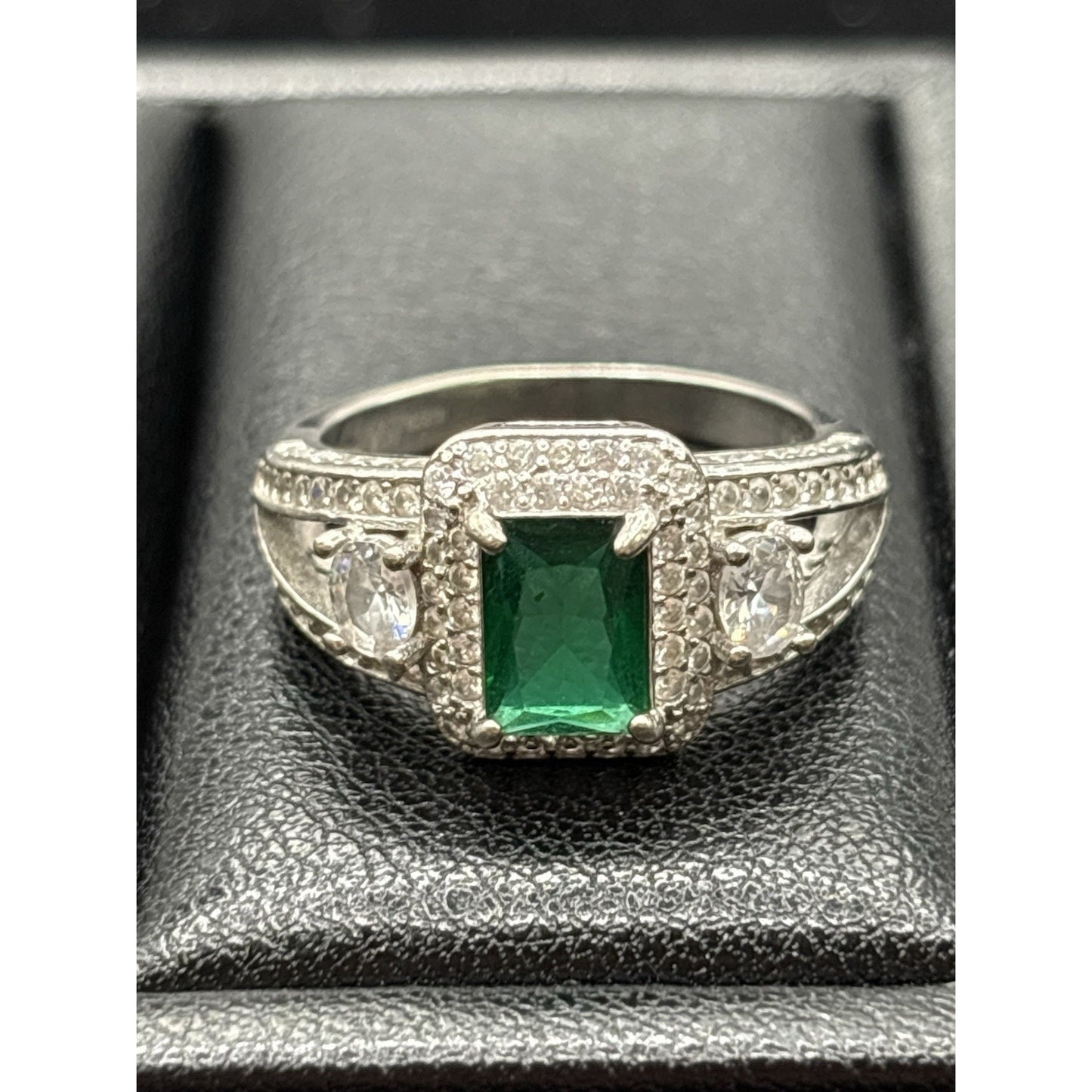EUC Sterling Silver Green Cubic Zirconia Ring Size 6.00 3 Grams X15