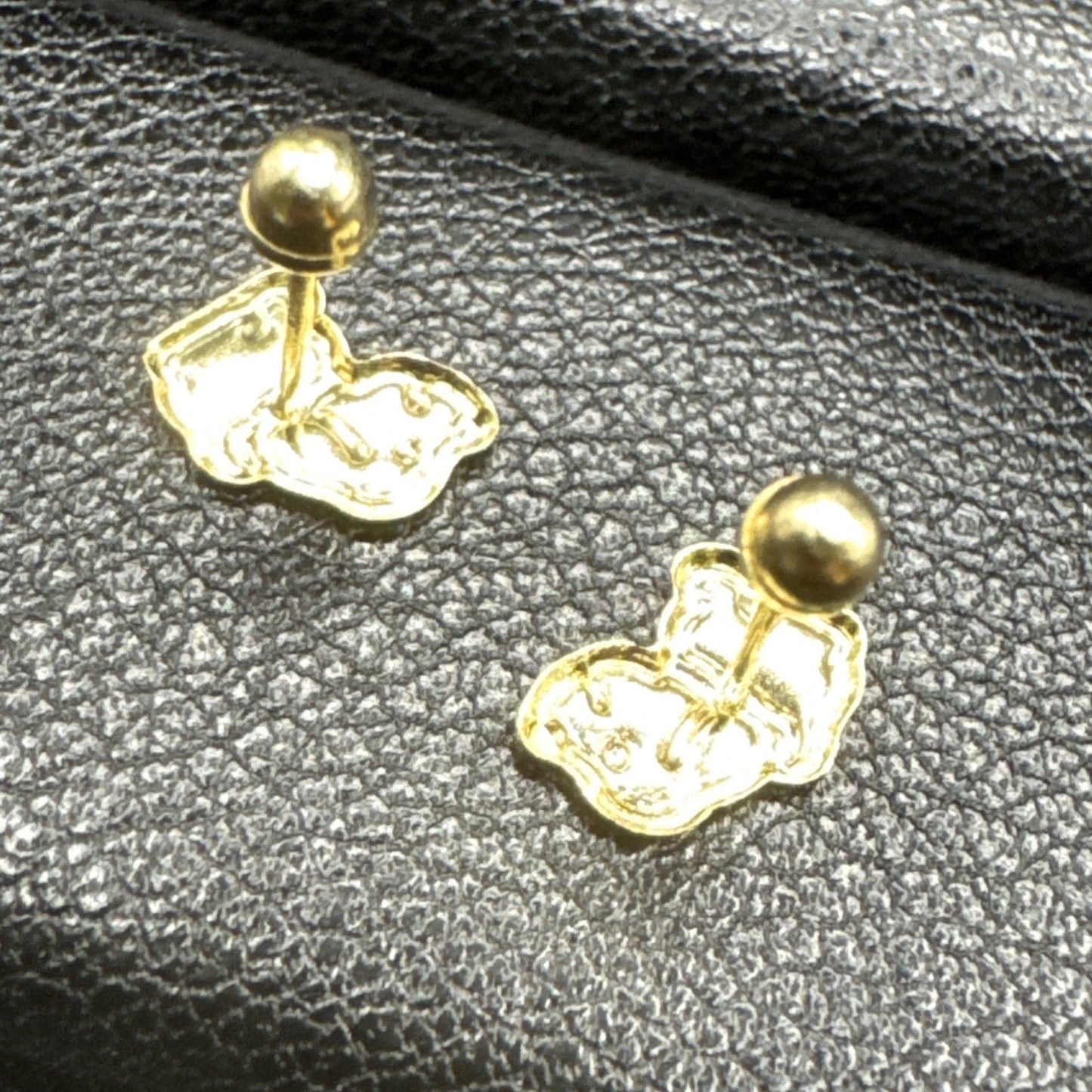 New Condition 14k Gold Dainty Puppy Dog Comfort Back Stud Earrings