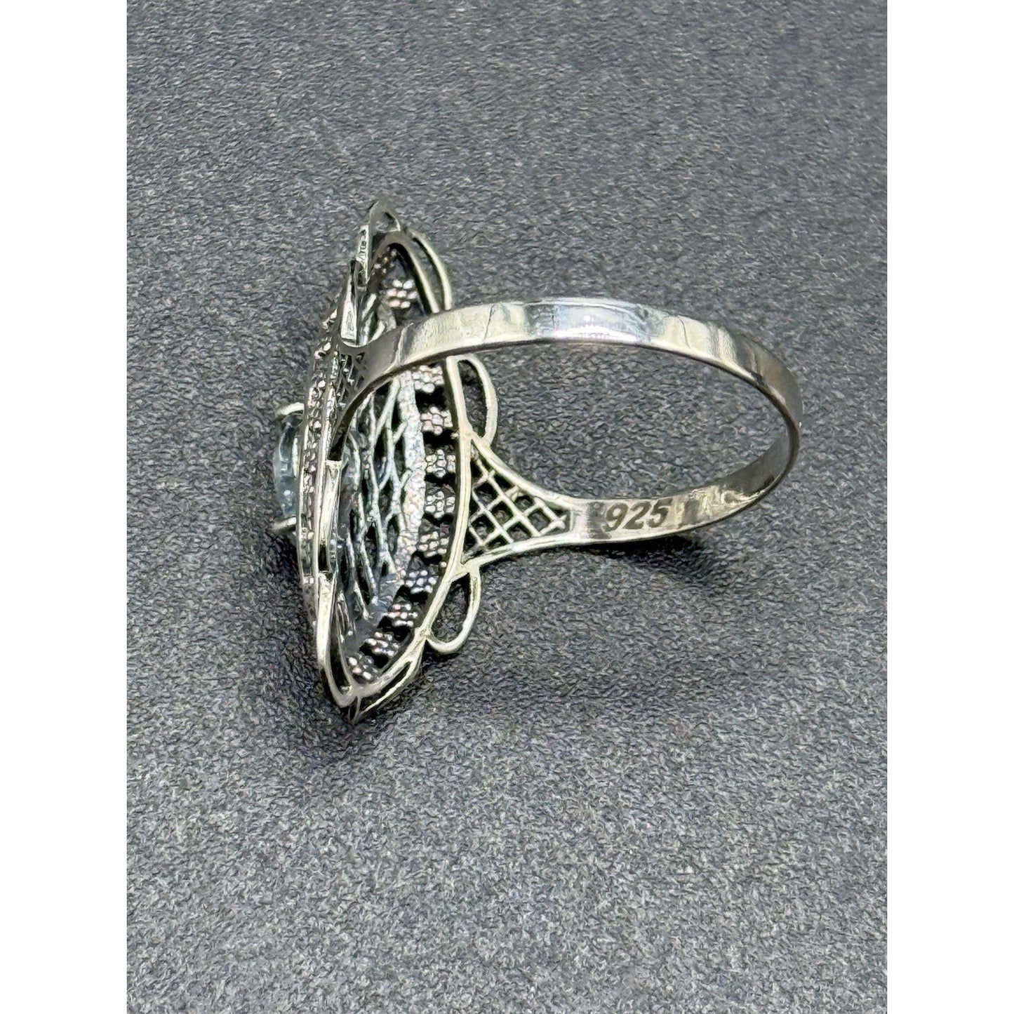 EUC Sterling Silver Genuine Blue Topaz Filigree Ring Size 7.00 925 Q21
