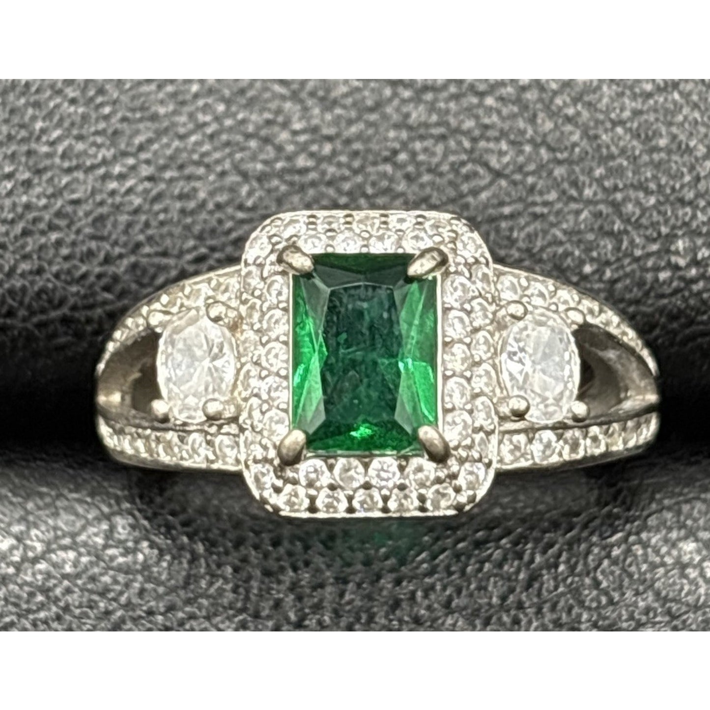 EUC Sterling Silver Green Cubic Zirconia Ring Size 6.00 3 Grams X15