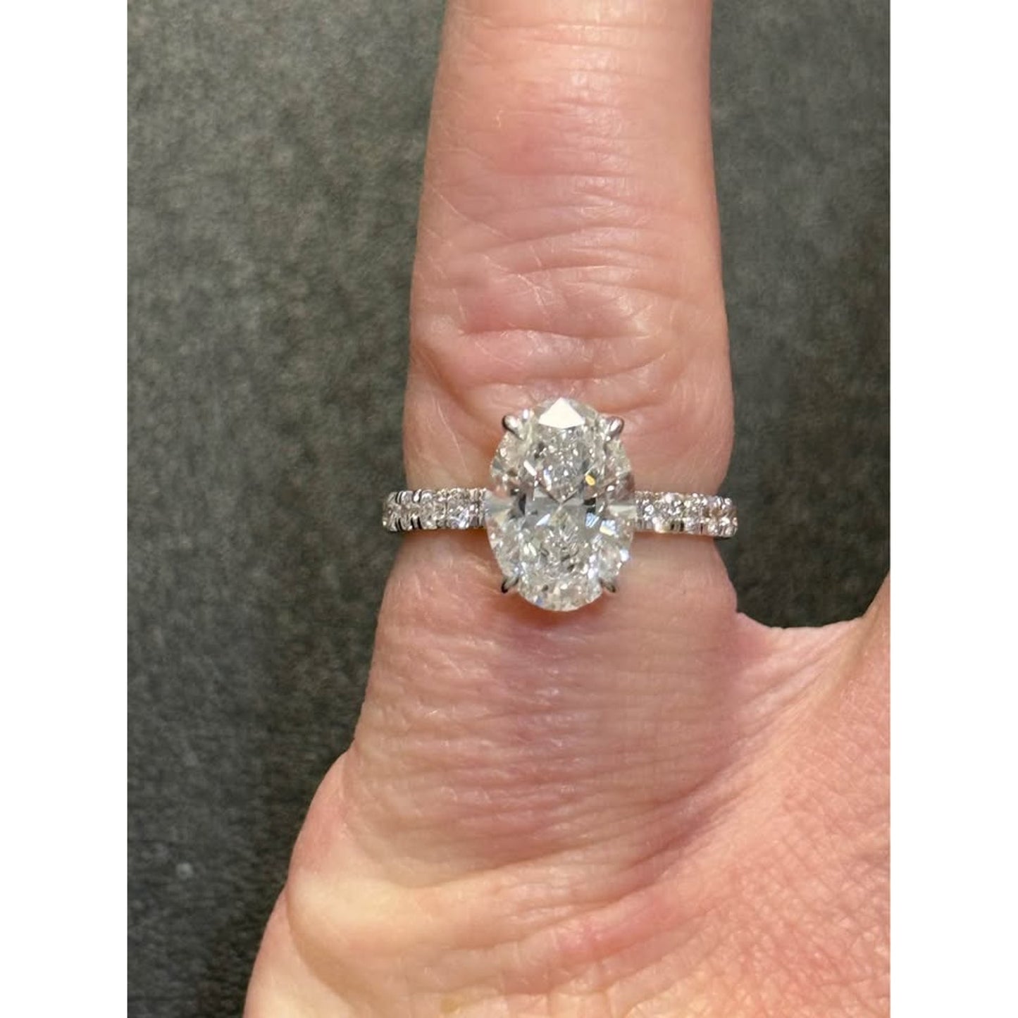 14k White Gold 3.05 Carat Lab Grown Oval E Color VS1 Clarity IGI 3.57 Total Weight