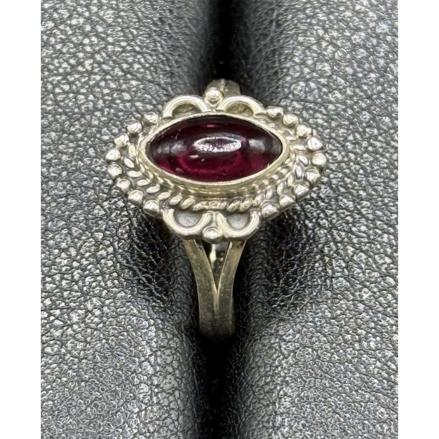 EUC Sterling Silver Genuine Garnet Seed Bezel Ring Size 7.00 925 Q21