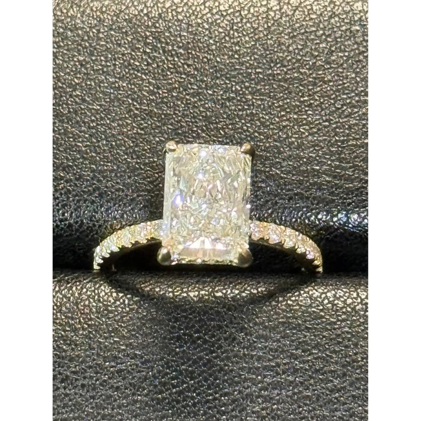 New 14k Yellow Gold 3.07 Carat Radiant Cut Lab Grown  Diamond E Color VVS2 Clarity IGi