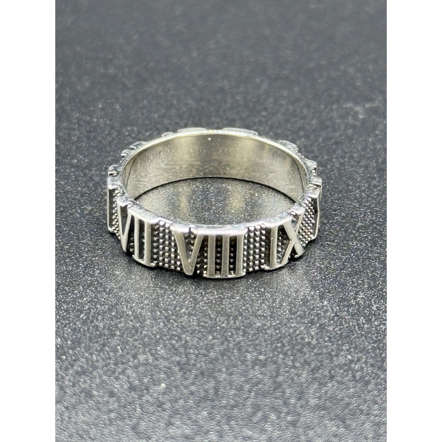 Excellent Used Condition Sterling Silver Roman Numerals Band Ring Size 6.50 Q7